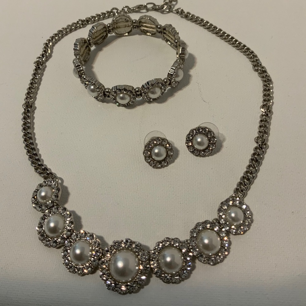 Necklace, Bracelet & Earrings Set - Picture 3 of 6